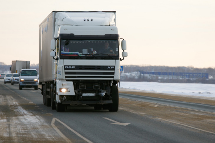 Водителям грузовиков и автобусов запретят вождение более 9 часов