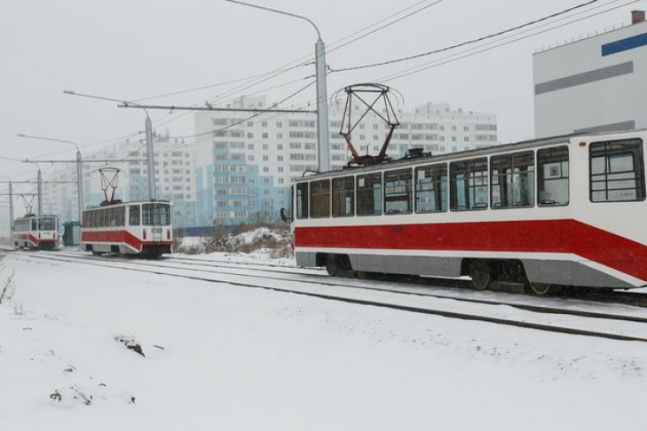 Треть трамваев и троллейбусов не вышли на линию в Новосибирске