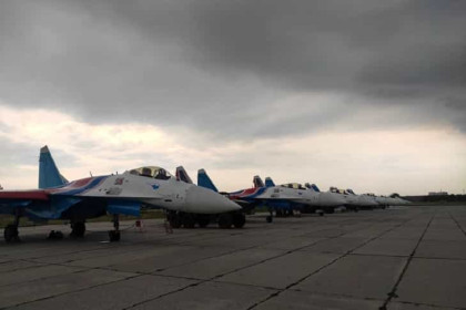 Под Новосибирском «Русские витязи» отложили полет на Су-35 из-за погоды