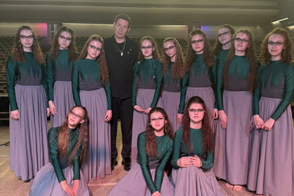 Новосибирцы разделили сцену вместе со Стасом Пьеха на юбилейном концерте