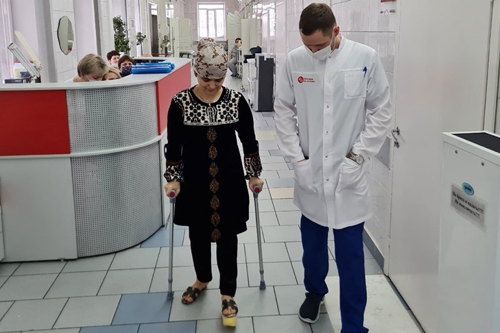 Девушку с ростом 141 сантиметр прооперировали новосибирские хирурги