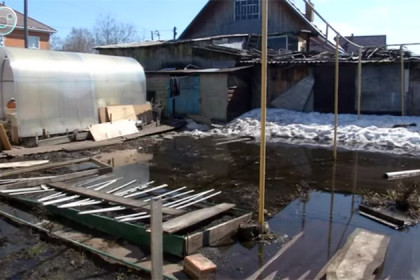 Десятки домов подтоплены в Бердске: вода в подвалах до полуметра