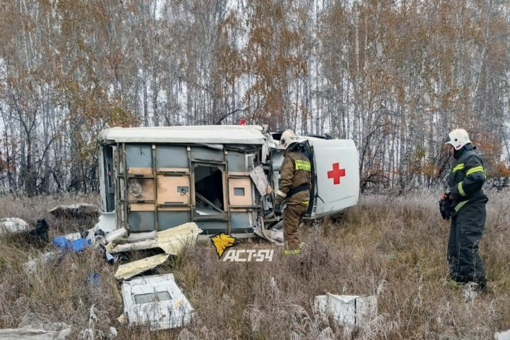 Машина скорой помощи с роженицей вылетела с трассы под Новосибирском