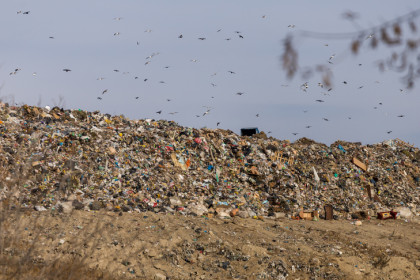 Пожар охватил Гусинобродский мусорный полигон второй раз за год