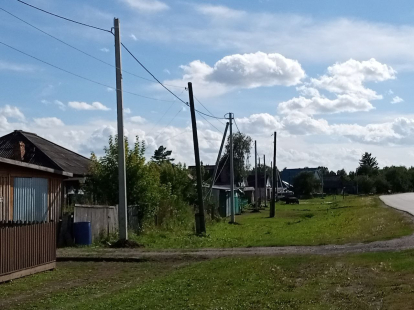 На улице Ленина провели замену опор линии электропередач