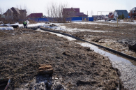 Пошла вода с территории аэродрома в Бердске