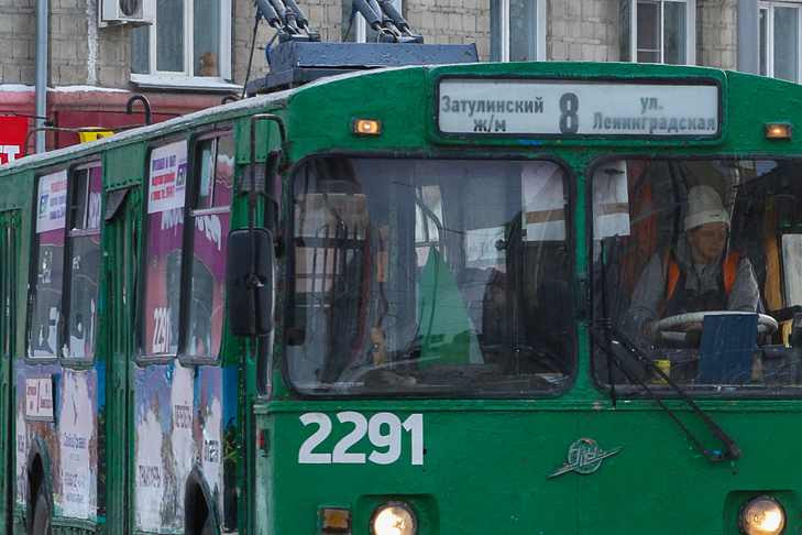 Преступники пытались уйти от погони на троллейбусе №8 в Новосибирске