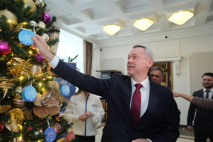 Две Киры и Коля получат подарки от Андрея Травникова