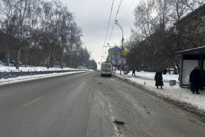 В Новосибирске водитель автобуса отделался штрафом за выпадение девочки