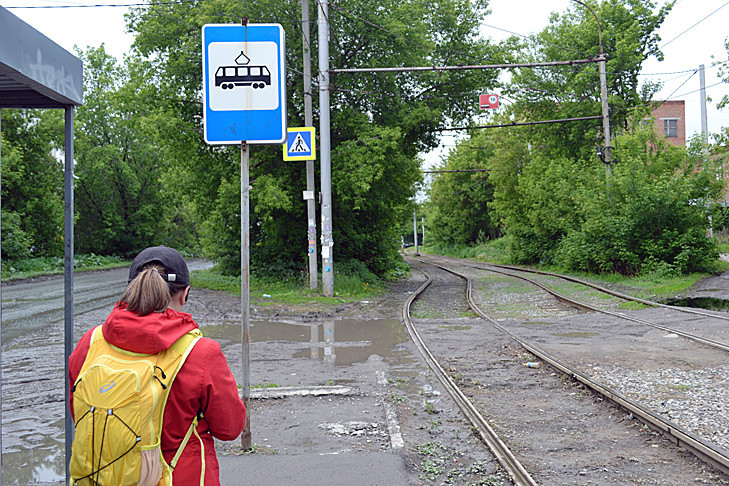 Аскетичный дизайн трамвайных остановок прокомментировали в мэрии Новосибирска