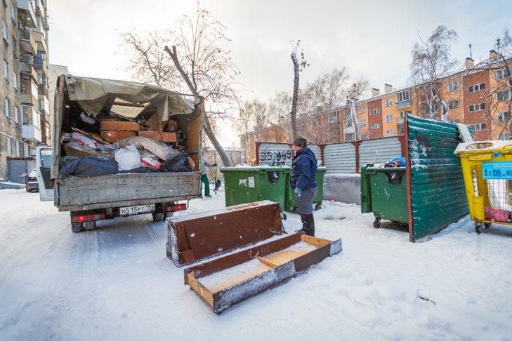 Водитель мусоровоза из Новосибирска стал героем спектакля режиссера Богомолова
