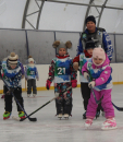 Убинские дошколята покорили ледовую площадку на веселых стартах