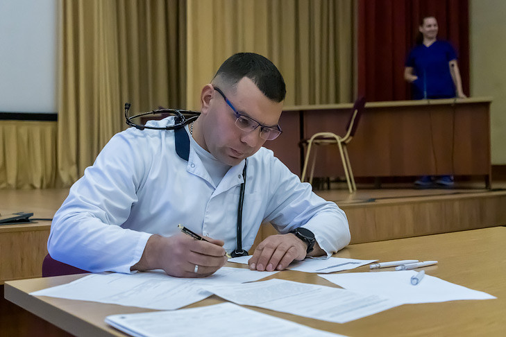 Уставших и нервных жителей Новосибирска попросили срочно сходить к врачу