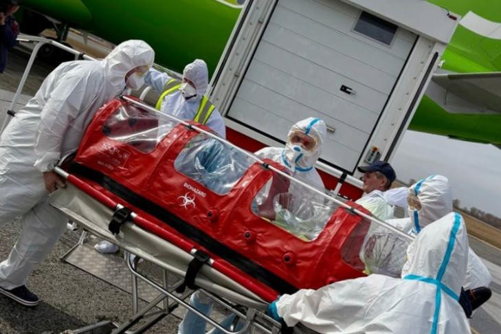 Пассажира с лихорадкой Эбола под конвоем встретили в аэропорту Толмачево