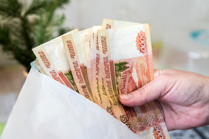 По итогам I полугодия 2025 года средние предлагаемые зарплаты в металлургической промышленности в СФО выросли на 5%