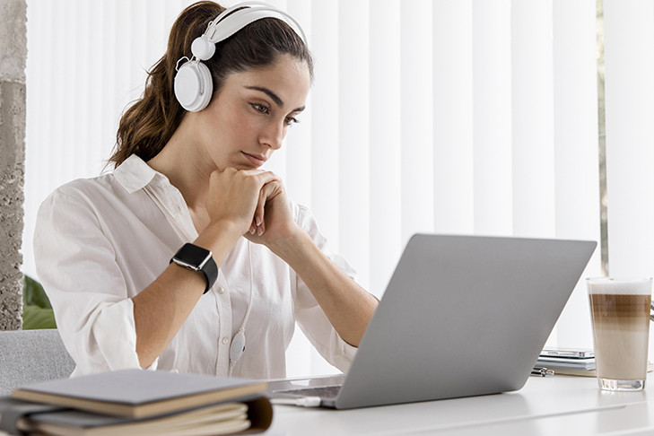 Топ востребованных профессий, которые россияне получают с помощью онлайн-курсов