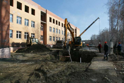 Условия строительства трех школ и четырех поликлиник в Новосибирской области будут пересмотрены