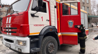 Пожар в Бердске охватил коттедж и соседние постройки