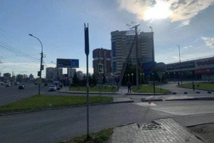 Новосибирец сбил женщину у ТЦ «Сибмолл» и сбежал с места ДТП