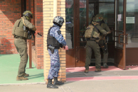 Учения Росгвардии по безопасности прошли в школе Новосибирска