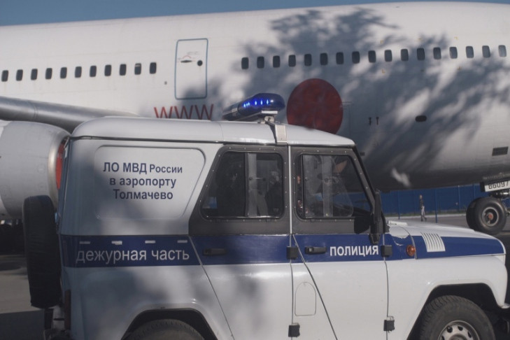 Наряд полиции направили на рейс Москва — Новосибирск из-за электронной сигареты