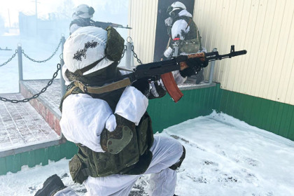 Военные с АК-74 предотвратили захват связных аппаратных под Новосибирском