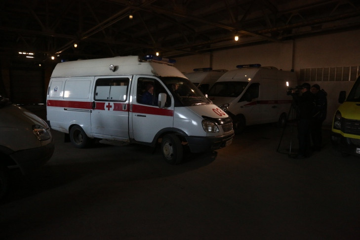Молодого мужчину в Новосибирске насмерть сбил водитель на УАЗе