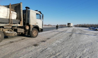 Под Новосибирском полиция проверяла водителей большегрузов