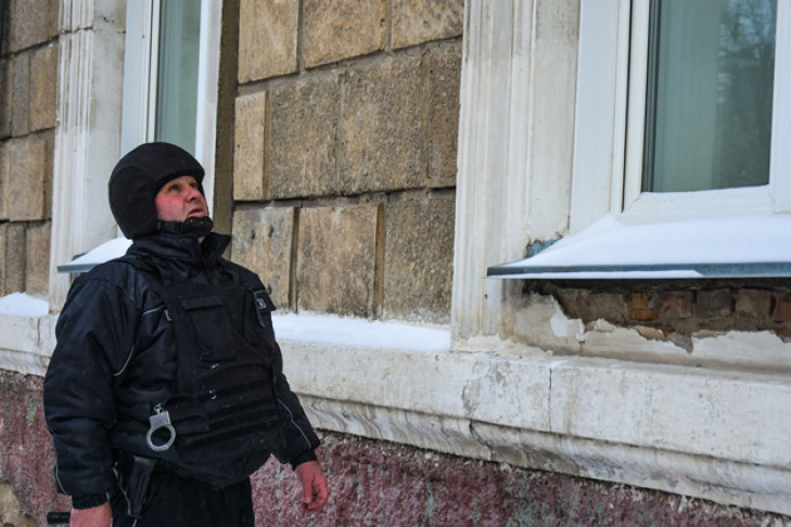 В Новосибирске отец двоих детей вызвал охрану из-за ветра 