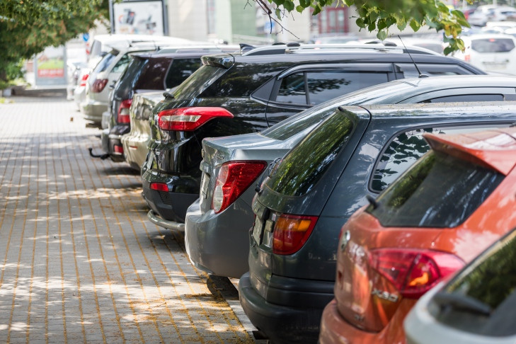 На 500 платных парковочных мест станет больше в Новосибирске — адреса