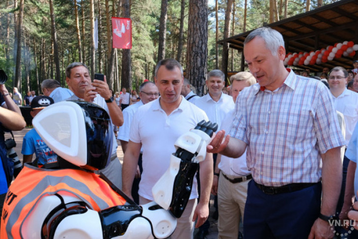 Работников железной дороги поздравил губернатор Андрей Травников