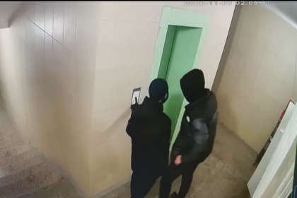 Напали на женщину и украли более 100 тысяч – троих новосибирцев задержала полиция