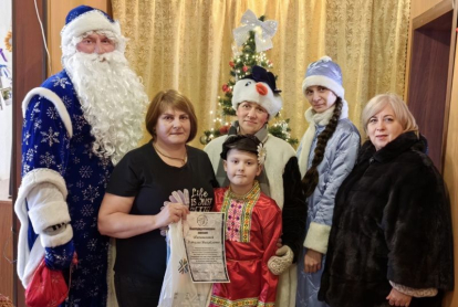 Женсовет поздравил с Новым годом юных искитимцев