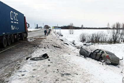 Под Новосибирском ликвидируют последствия крупного ДТП с автобусом