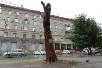 Трехметровый Змей Горыныч появился в Новосибирске