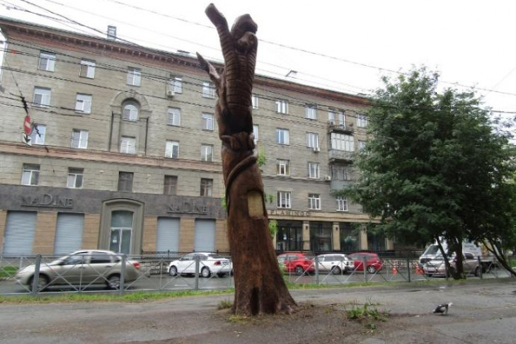 Трехметровый Змей Горыныч появился в Новосибирске