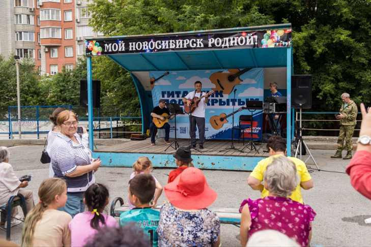 Песни, попадающие в самое сердце, объединили бардов, горожан и депутатов