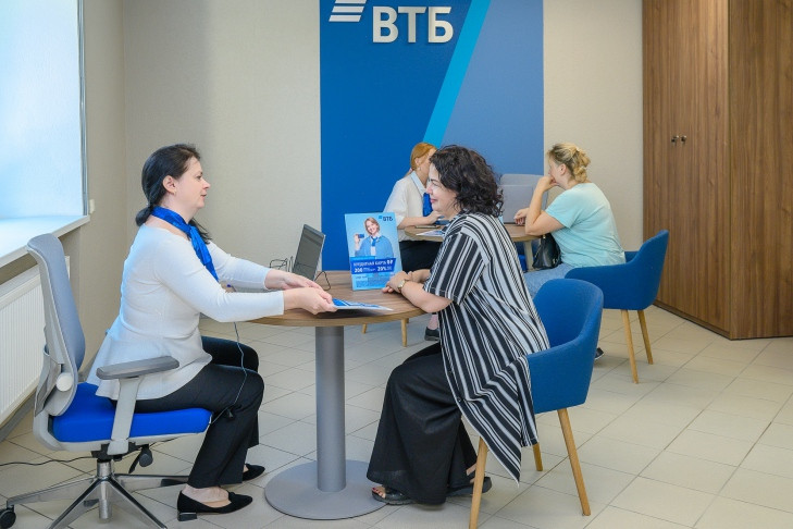 Одиннадцать офисов ВТБ в Новосибирске начали работать по субботам