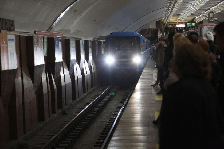 Пассажира метро оштрафовали за прогулку по рельсам