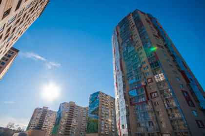 Недорогую квартиру можно купить в элитном доме в Новосибирске