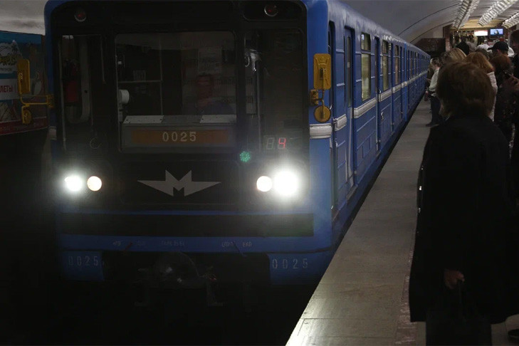 ЧП в метро Новосибирска: пассажир выжил после падения под поезд