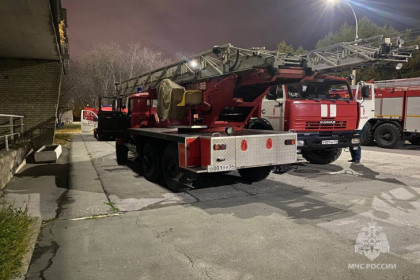 На проспекте Маркса в Новосибирске загорелась 10-этажка