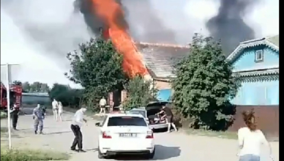 Частный жилой дом горел на улице Ушакова в Бердске