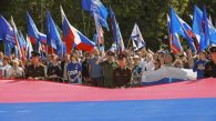 Огромный триколор развернули в Центральном парке Новосибирска в честь Дня флага