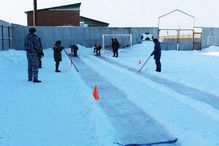 В новосибирской колонии-поселении прошли соревнования по керлингу  