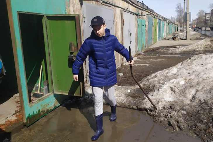 В Новосибирске автомобилисты требуют отменить снос пяти тысяч гаражей у «Ауры»