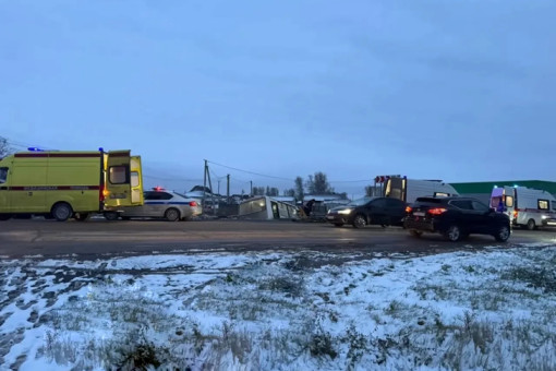 Автобус вылетел в кювет: 8 человек пострадали в ДТП под Новосибирском
