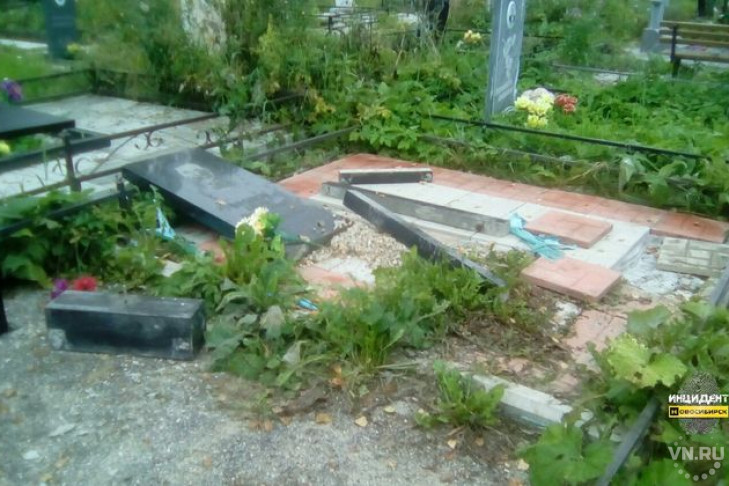 Вандалы устроили погром на кладбище в Академгородке
