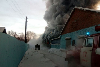 Фабрика «Обувь-НСК» горит под Новосибирском: 10 человек погибли 