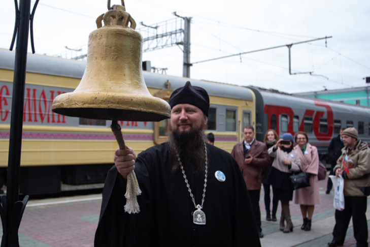 Поезд возрождение. Православный поезд. Духовный поезд.